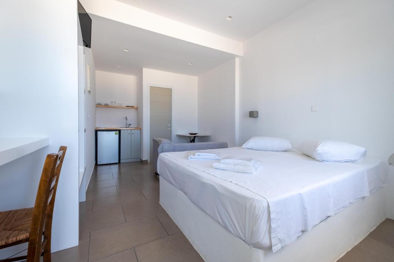 Lorenzo Studios And Suites Paros Náoussa Extérieur photo
